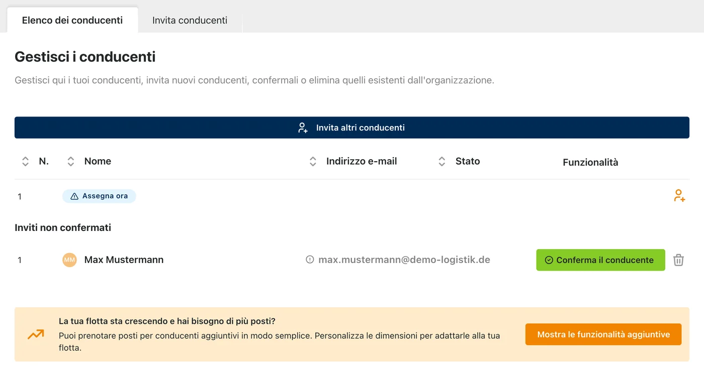 Elenco dei conducenti nella dashboard con un invito non confermato e il pulsante « Conferma conducente ».